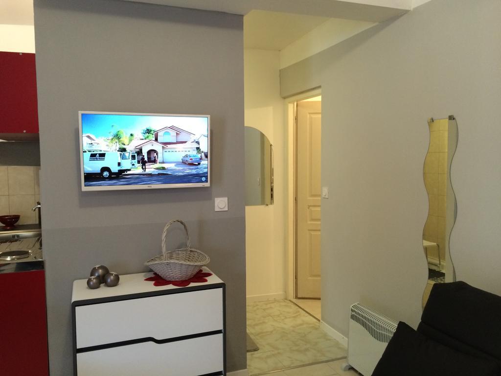 Jolie Appartement, L'Enclave Des Secrets Л'Иль-сюр-ла-Сорг Номер фото